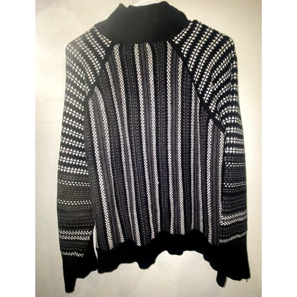 NWOT Cyrus Womens Mock Neck Oversized White/Black Pattern Sweater Size XL - Picture 2 of 6